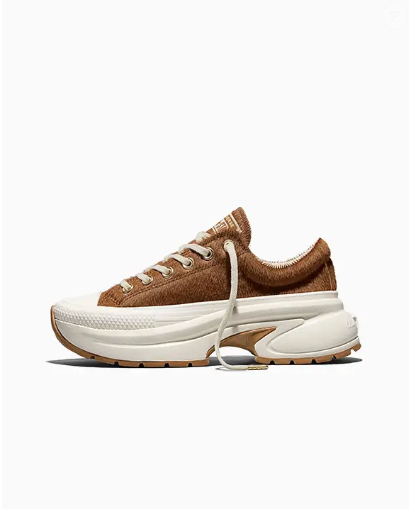 Disponível por R$ 699,90, o tênis da Converse pode ser parcelado em até 10x de R$ 69,99 sem juros, segundo o valor informado no fechamento da matéria