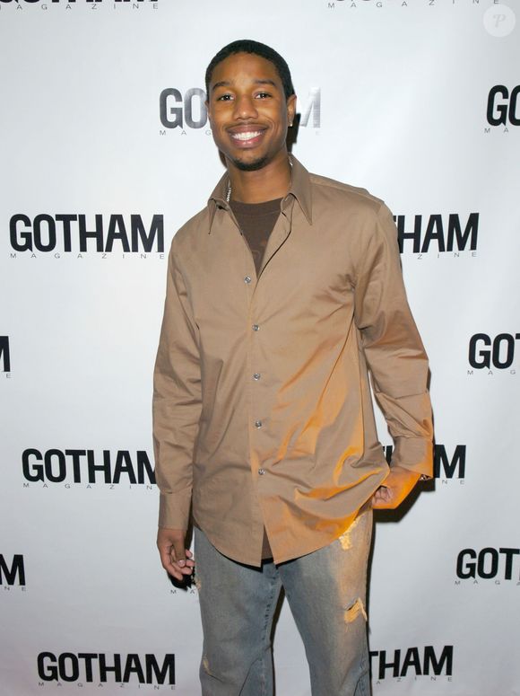 Michael B. Jordan surpreendeu muita gente quando cortou o cabelo curtinho e 'debutou' seu visual, que viria a se tornar a marca registrada do ator