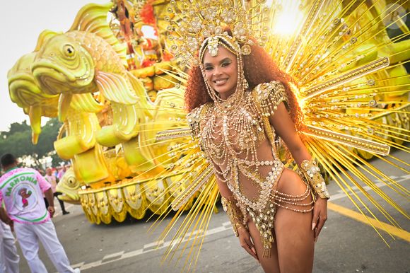 Carnaval 2026 em São Paulo: musa Nathália Zannin chamou atenção em desfile da Barroca Zona Sul