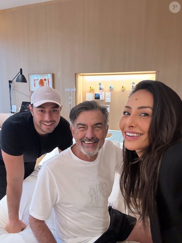 Mais uma vez, Sabrina não detalhou o motivo que levou o pai a precisar de uma cirurgia de emergência, mas enfatizou que a situação é grave e tem exigido união e esforço de todo o círculo familiar