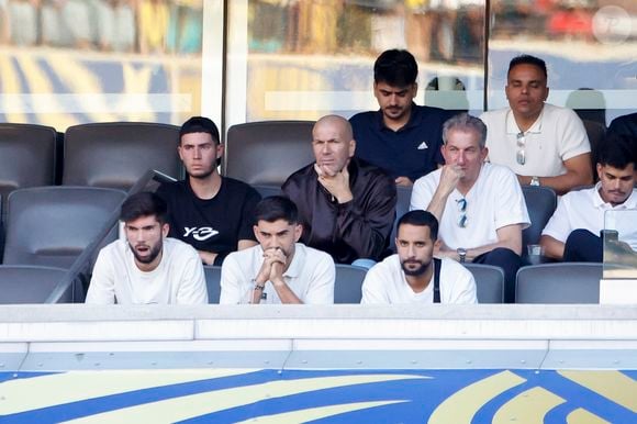 As expressões de Zinedine Zidane durante o jogo entre Argentina e Argélia chamaram atenção dos torcedores e rapidamente se espalharam pelas redes sociais. O motivo? O filho do ídolo francês, o goleiro Luca Zidane, sofreu três gols de Lionel Messi em uma única partida