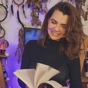 Kelida Marques, espiritualista renomada, revela previsões impactantes sobre os destinos de Lula e Trump, com a leitura do Tarot apontando para momentos de crise e transformação