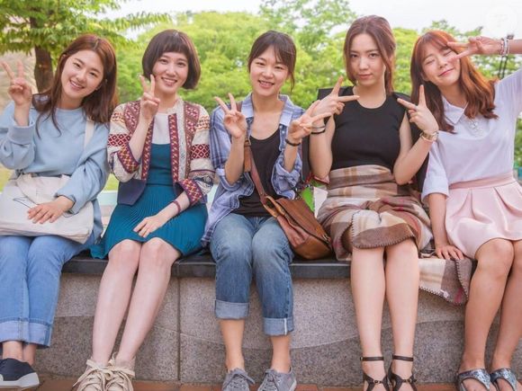Em 'Hello, My Twenties!', um grupo de 5 jovens passa a dividir uma casa para economizar dinheiro e se dedicar aos estudos
