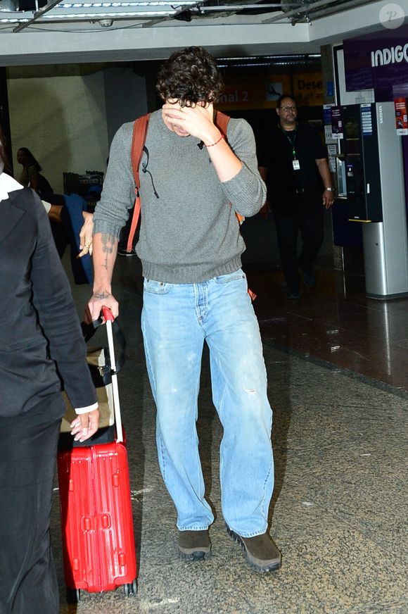 Shawn Mendes foi flagrado novamente com Bruna Marquezine nesta terça-feira (16)