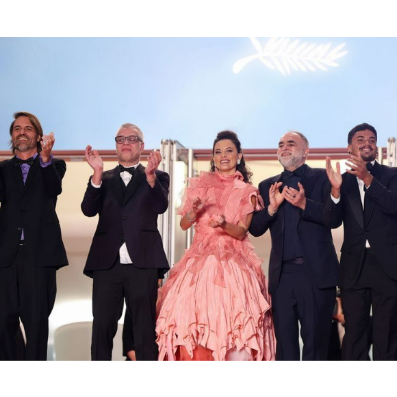 Nataly Rocha em Cannes, com o elenco do filme 'Motel Destino'