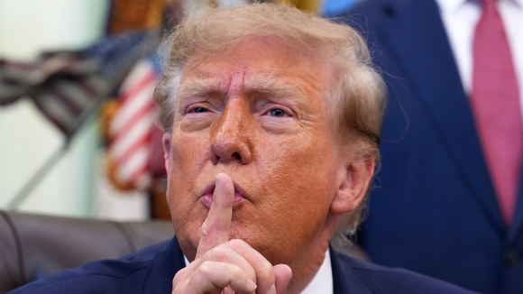 'O show tem que continuar': em 1993, Donald Trump teria cometido 'brutal' agressão de ordem sexual com Miss Suíça, revela novo relatório; Casa Branca se posiciona diante da polêmica