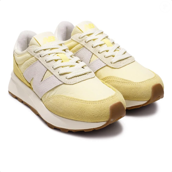 A cor suave do New Balance 370v1 remete aos quitutes das festas juninas e já desponta como uma das tonalidades mais sofisticadas da temporada