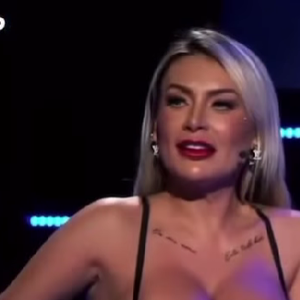 Andressa Urach respondeu que ajudou o pai nas gravações, sendo a sua câmera.