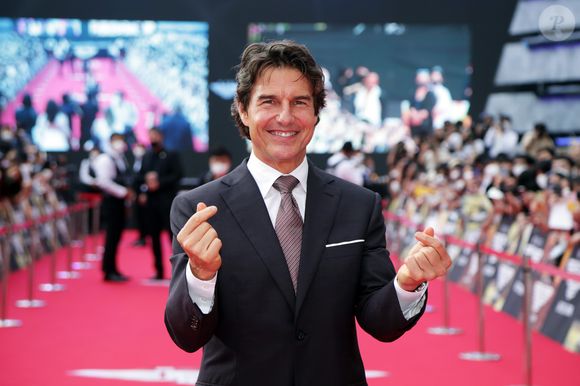 Sobre seus exercícios favoritos, Tom Cruise revela: "Caiaque no mar, espeleologia... esgrima, esteira, levantamento de peso... escalada, trilhas... Eu corro... Eu faço tantas atividades diferentes"