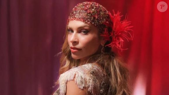 Grazi Massafera falou sobre relacionamentos anteriores, maternidade e maturidade emocional em entrevista nos bastidores da Sapucaí