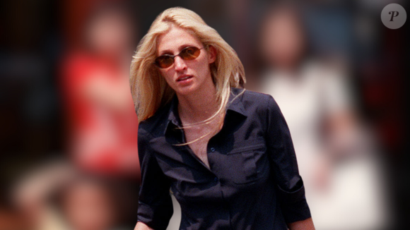Vicenza se inspira em Carolyn Bessette-Kennedy para criar a sandália de dedo com salto bloco, a cara dos anos 90 e perfeita para o Outono 2026