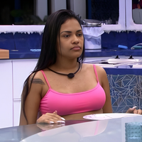 O que significa quando uma pessoa quer levantar da mesa assim que termina de comer, segundo a psicologia