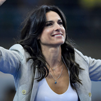 A Bershka se inspira em Gabriela Sabatini para criar blazers confortáveis e elegantes, que vão fazer sucesso entre mulheres com mais de 50 anos