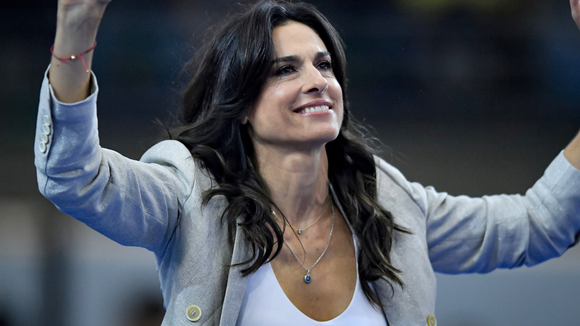 A Bershka se inspira em Gabriela Sabatini para criar blazers confortáveis e elegantes, que vão fazer sucesso entre mulheres com mais de 50 anos