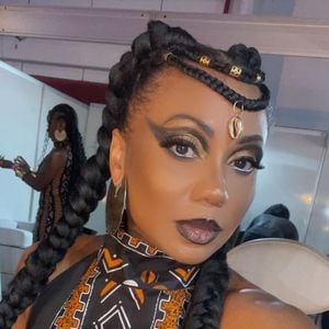 Ex-bailarina do Ratinho quer R$ 2 milhões de indenização por danos morais e que a futura sentença seja publicada na íntegra em jornais de grande circulação