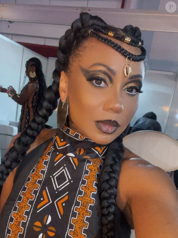 Ex-bailarina do Ratinho quer R$ 2 milhões de indenização por danos morais e que a futura sentença seja publicada na íntegra em jornais de grande circulação