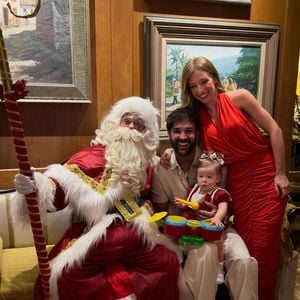 A influenciadora e atriz Duda Reis passou seu primeiro Natal como mamãe da bebê Aurora Reis Schiviatti, que nasceu no início de janeiro de 2025, fruto do casamento com o cabeleireiro Du Nunes.