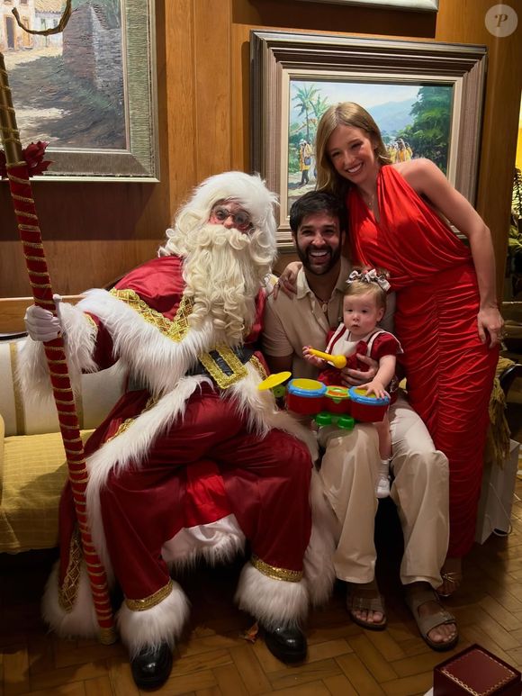 A influenciadora e atriz Duda Reis passou seu primeiro Natal como mamãe da bebê Aurora Reis Schiviatti, que nasceu no início de janeiro de 2025, fruto do casamento com o cabeleireiro Du Nunes.