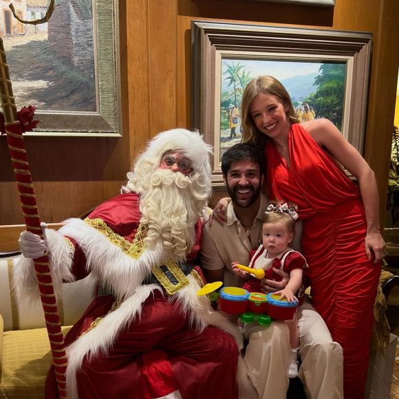 A influenciadora e atriz Duda Reis passou seu primeiro Natal como mamãe da bebê Aurora Reis Schiviatti, que nasceu no início de janeiro de 2025, fruto do casamento com o cabeleireiro Du Nunes.