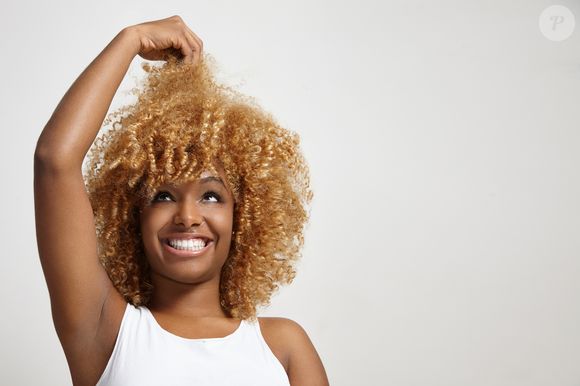 Fazer o diagnóstico detalhado dos fios é muito indicado para descobrir a saúde do seu cabelo