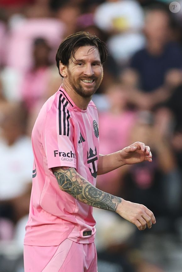 Declaração de Messi sobre 'mistura' de bebidas provoca memes e debate na internet