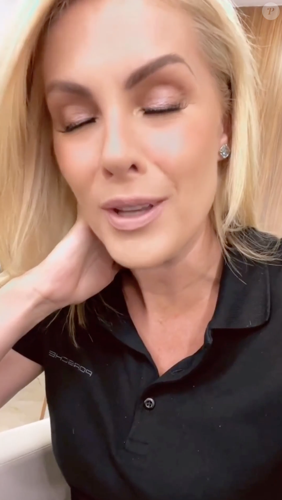 Em suas redes sociais, Ana Hickmann revelou que está conseguindo vestir uma calça que não entrava há 7 meses