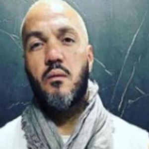 Cantor Belo gravou cena de barraco para a novela 'Três Graças', no centro do Rio de Janeiro