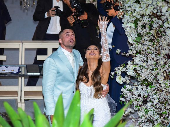 Gesto comovente: casal soltou balões brancos e transparentes com o apelido Soso em memória da filha