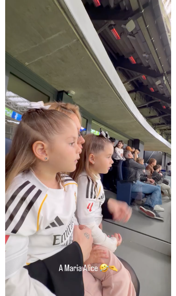 Neste domingo (04), Virgínia levou as filhas Maria Alice e Maria Flor para assistir a um jogo do Real Madrid
