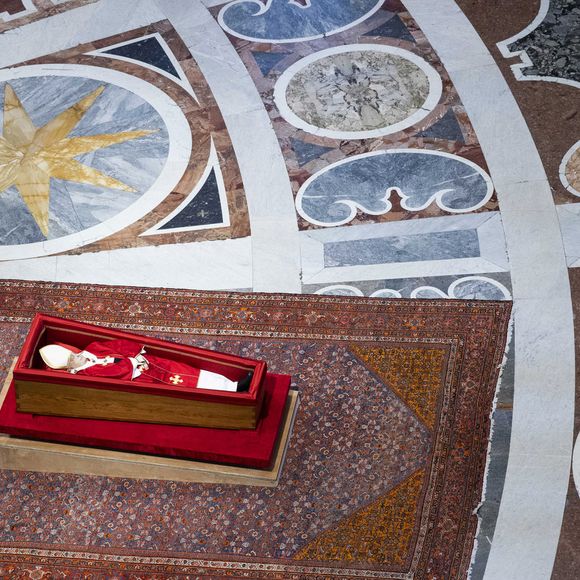 Vista aérea da área do velório do Papa Francisco na Basílica de São Pedro