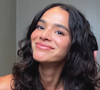 Essa famosa marca de Goiânia é a 'gêmea brasileira' perfeita, chique e confortável da sandália de grife vermelha de Bruna Marquezine