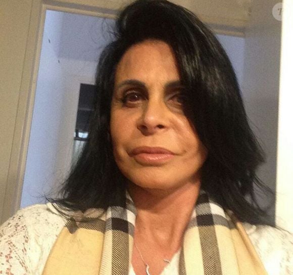 Sempre trabalhando sua autoestima, Gretchen não via problemas em aparecer sem make na web