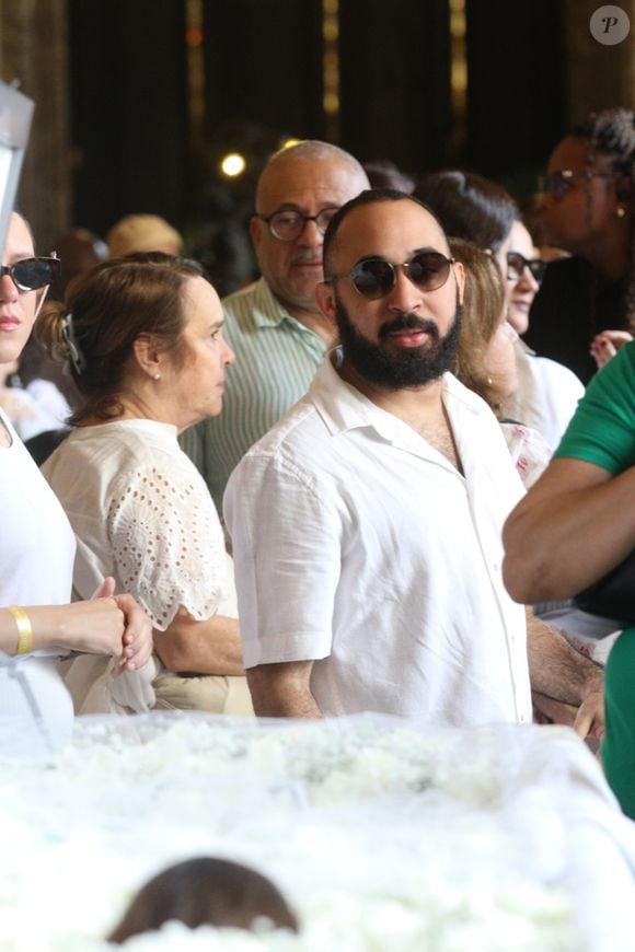 Lucas Gil compareceu ao velório da tia, Preta Gil, realizado no Theatro Municipal do Rio de Janeiro