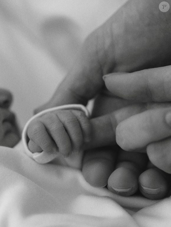 Nascimento da filha de Klebber Toledo e Camila Queiroz rendeu mensagens carinhosas nas redes sociais