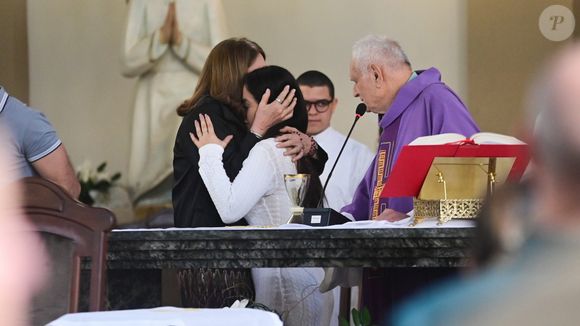 Li Martins ganhou carinho e conforto em missa de 7º dia de JP Mantovani