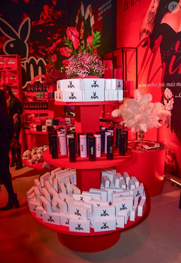 Com cores em vermelho e preto, o ambiente refletia a proposta sensual e glamourosa da celebração