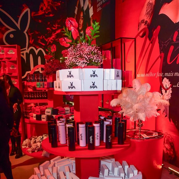 Com cores em vermelho e preto, o ambiente refletia a proposta sensual e glamourosa da celebração