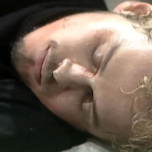 Como Alexandre (GuIlherme Fontes) em 'A Viagem'? Bandido toma medicamentos na prisão e agoniza antes de perder a vida