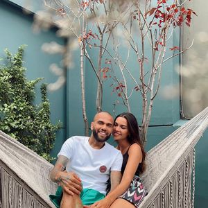 Daniel Alves vai ser pai pela 3ª vez: Joana Sanz, sua mulher, está grávida do primeiro filho do casal