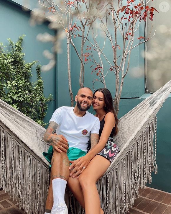 Daniel Alves vai ser pai pela 3ª vez: Joana Sanz, sua mulher, está grávida do primeiro filho do casal