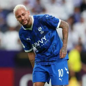 Principal nome da Seleção Brasileira, Neymar continua recuperação de lesão muscular e tem situação monitorada diariamente pela comissão técnica