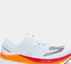 O novo Skechers Aero Razor virou assunto entre mulheres 50+ ao unir conforto, leveza e um visual moderno que combina perfeitamente com legging e looks casuais de inverno. O modelo chega ao Brasil apostando em tecnologia de alta performance sem abrir mão do bem-estar nos pés