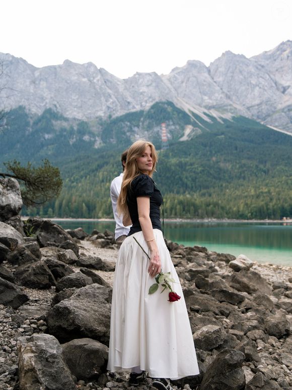Luísa Sonza foi pedida em casamento por Luís Ribeirinho durante uma viagem à Alemanha; o médico português fez a surpresa às margens do lago Eibsee, na Baviera, em um cenário cercado por montanhas