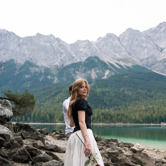 Luísa Sonza foi pedida em casamento por Luís Ribeirinho durante uma viagem à Alemanha; o médico português fez a surpresa às margens do lago Eibsee, na Baviera, em um cenário cercado por montanhas