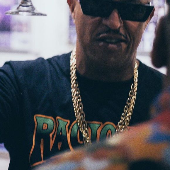 O rapper explicou que optou por manter a separação longe dos holofotes por respeito à história que viveu com Eliane.