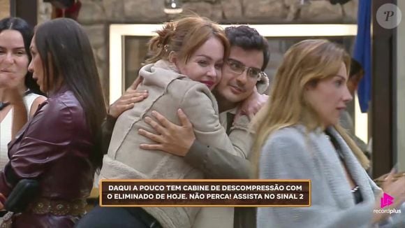 Gaby Spanic até abraçou Dudu Camargo, que indicou o ator para a Roça