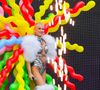 Xuxa conta que utilizou a técnica que retira cabelo de outras partes para ajudar a preencher as áreas que sofrem com a calvície