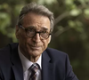 Novela 'Beleza Fatal': Dr. Átila (Herson Capri) vai ser chantageado por Benjamin (Caio Blat) e Rog (Marcelo Serrado).