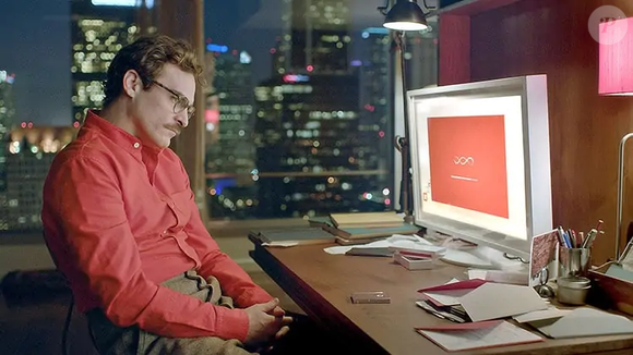 10. Ela ('She') (Amazon Prime Video) 

Um homem solitário encontra o amor (ou algo parecido) em um sistema operacional de inteligência artificial. Uma comédia romântica futurística que vai te fazer questionar o que é o verdadeiro significado do amor.