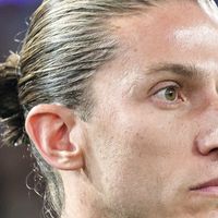 Demitido do Flamengo, Filipe Luís se defende na Justiça em acusação de venda de carro de luxo com graves problemas